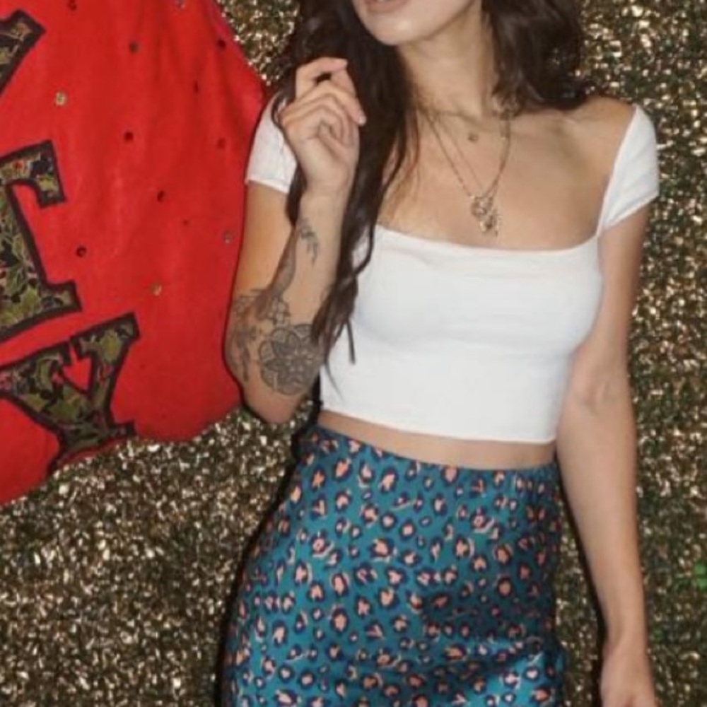 White Fox crop top cap sleeve